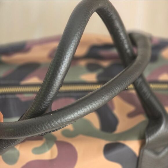 J.W. Hulme Chelsea Camouflage Travel Bag with Pouch and Adjustable Strap New - Picture 5 of 12